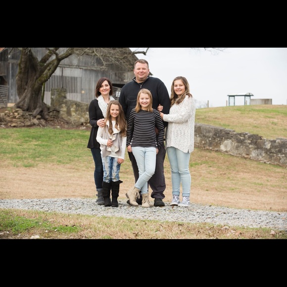 Hello everyone!  Glad you stopped by my closet🌟❤️ - Picture 3 of 7